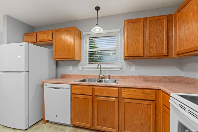 8202 MALOY MNR, San Antonio, TX 78250
