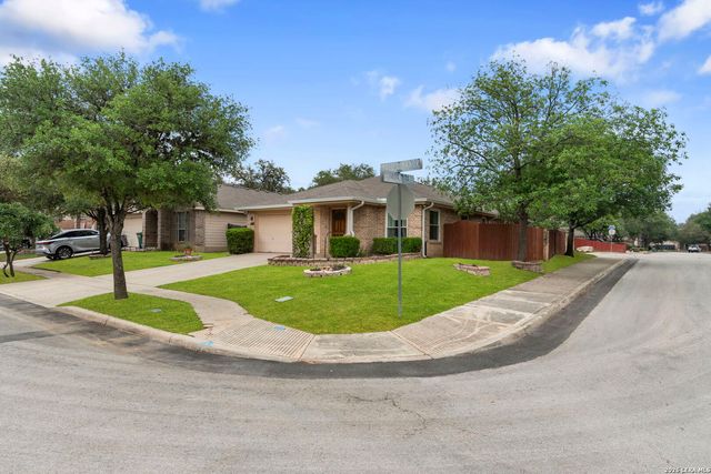 8202 MALOY MNR, San Antonio, TX 78250