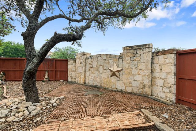 8202 MALOY MNR, San Antonio, TX 78250