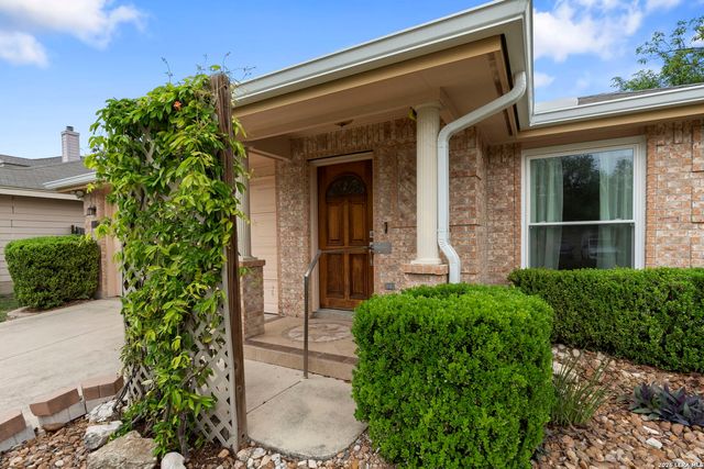 8202 MALOY MNR, San Antonio, TX 78250