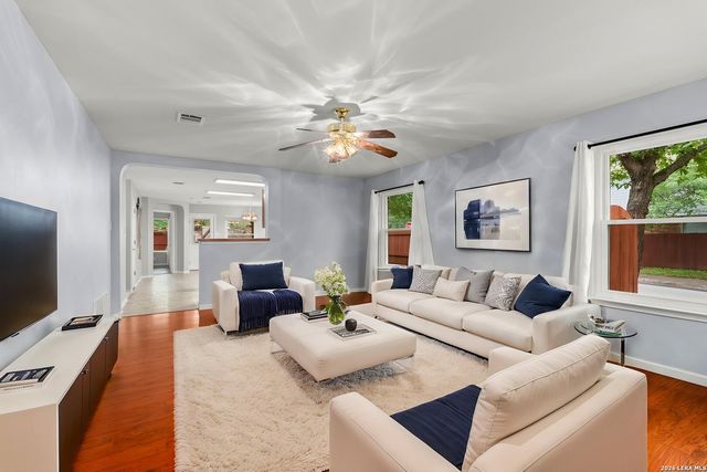 8202 MALOY MNR, San Antonio, TX 78250