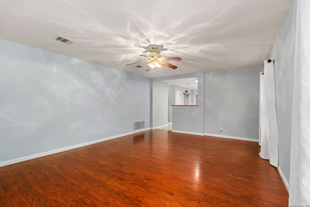 8202 MALOY MNR, San Antonio, TX 78250