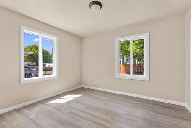 308 6th St, Roseville, CA 95678