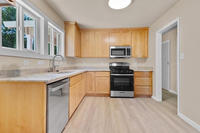 308 6th St, Roseville, CA 95678