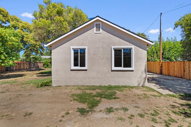 308 6th St, Roseville, CA 95678