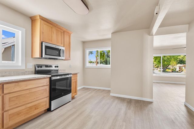 308 6th St, Roseville, CA 95678