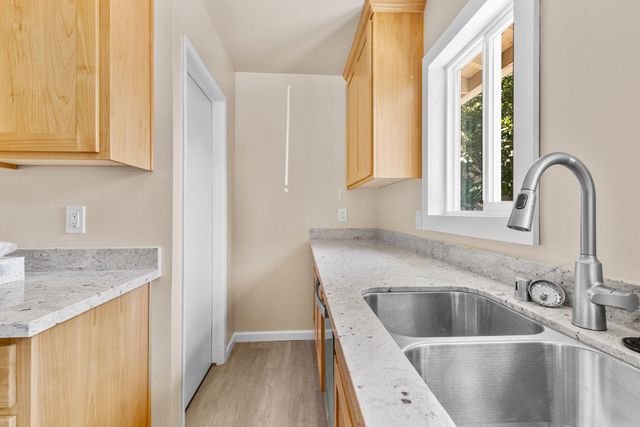 308 6th St, Roseville, CA 95678