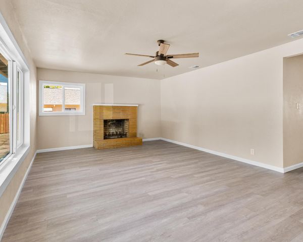 308 6th St, Roseville, CA 95678