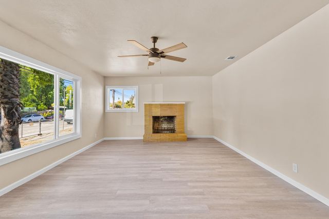 308 6th St, Roseville, CA 95678