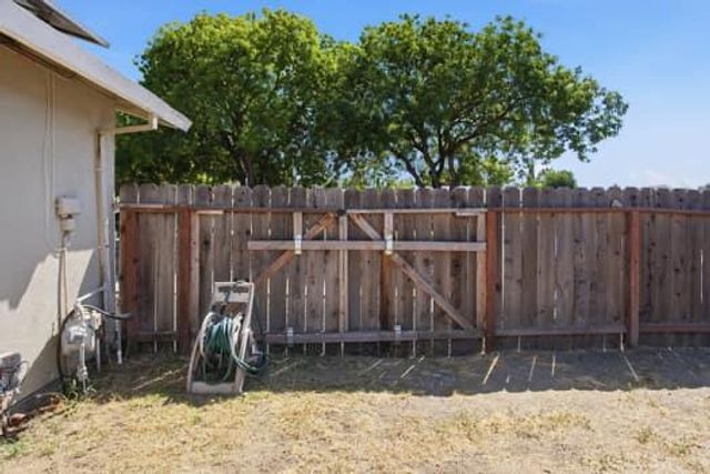 2001 Durango Ln, Modesto, CA 95355