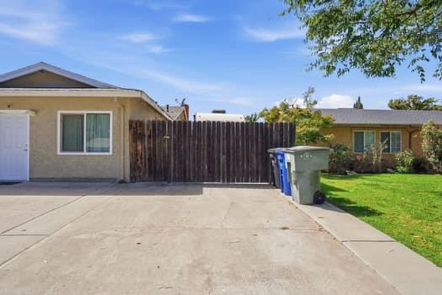 2001 Durango Ln, Modesto, CA 95355