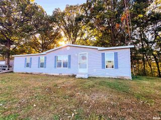 21855 Dawson Street, Greenview, IL 62642