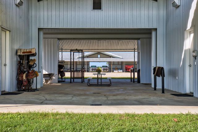 3896 Cr 305, Whitehall, TX 77868