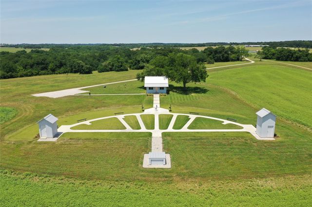 3896 Cr 305, Whitehall, TX 77868