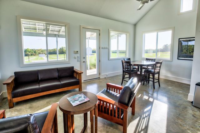 3896 Cr 305, Whitehall, TX 77868