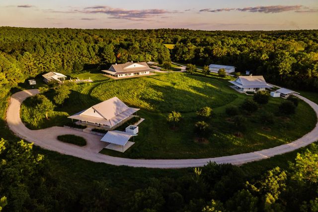 3896 Cr 305, Whitehall, TX 77868