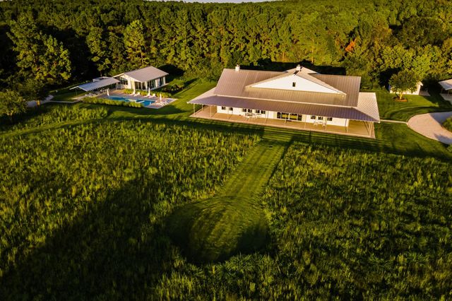 3896 Cr 305, Whitehall, TX 77868