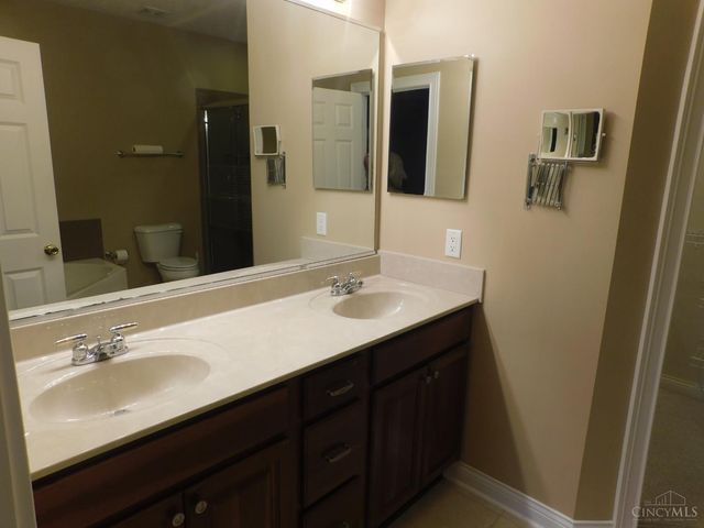 8026 Pinnacle Point Drive, West Chester, OH 45069