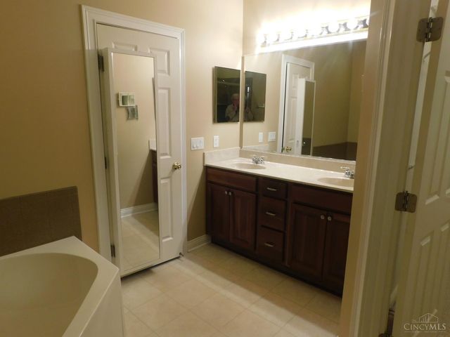 8026 Pinnacle Point Drive, West Chester, OH 45069