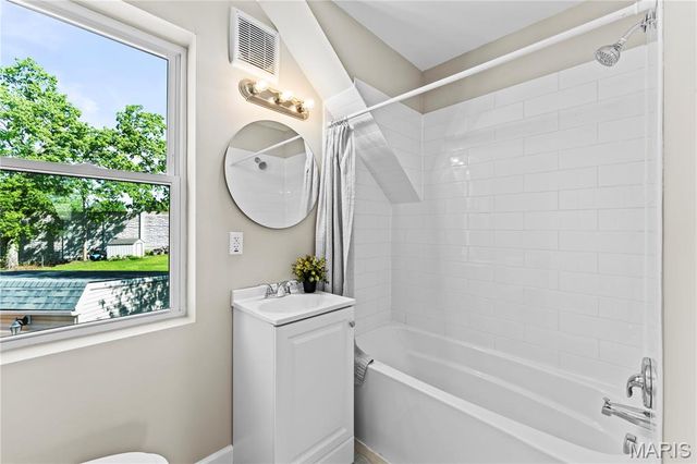 38 Chafford Woods, St Louis, MO 63144
