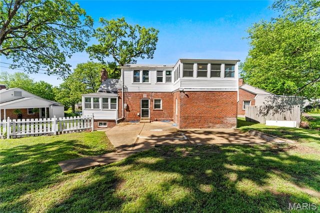 38 Chafford Woods, St Louis, MO 63144