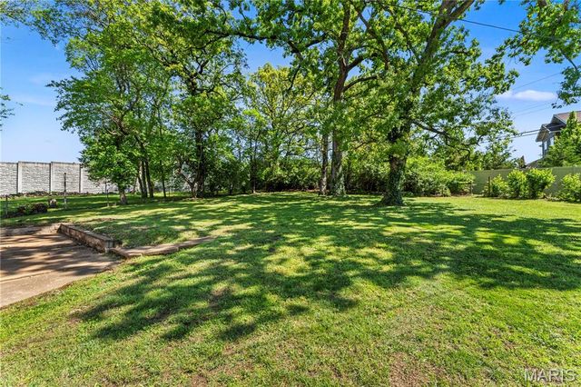 38 Chafford Woods, St Louis, MO 63144
