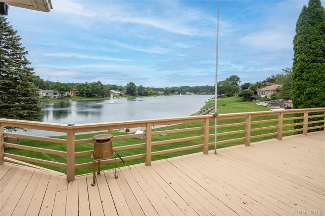 54810 Blue Cloud Drive, Shelby Charter Township, MI 48315