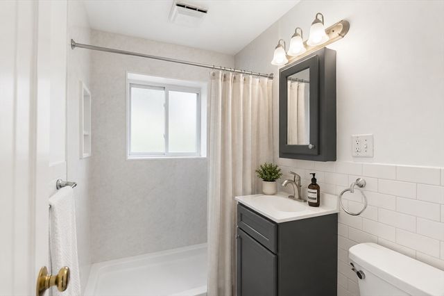 68 Bryon Rd 5, Boston, MA 02467