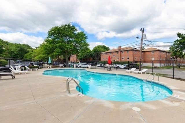 68 Bryon Rd 5, Boston, MA 02467