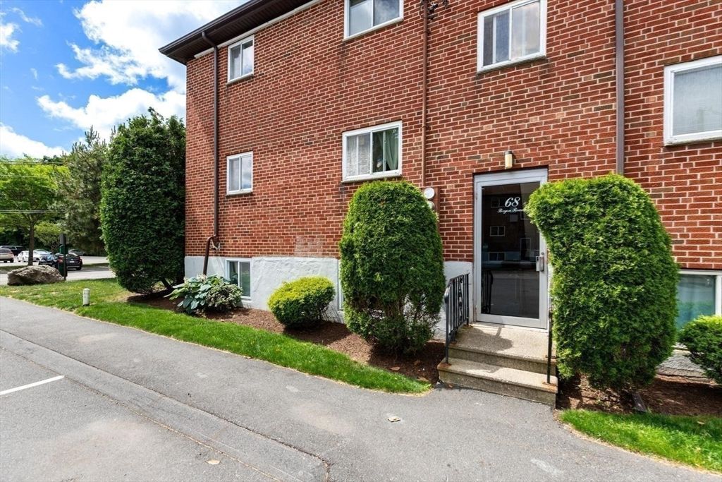 68 Bryon Rd 5, Boston, MA 02467