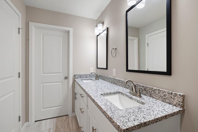 2125 South Mesa Drive, Bolivar, MO 65613