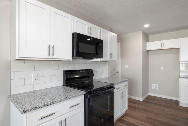 2125 South Mesa Drive, Bolivar, MO 65613