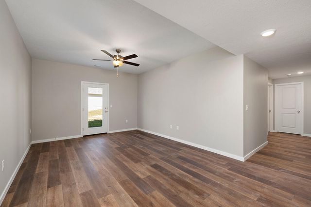 2125 South Mesa Drive, Bolivar, MO 65613