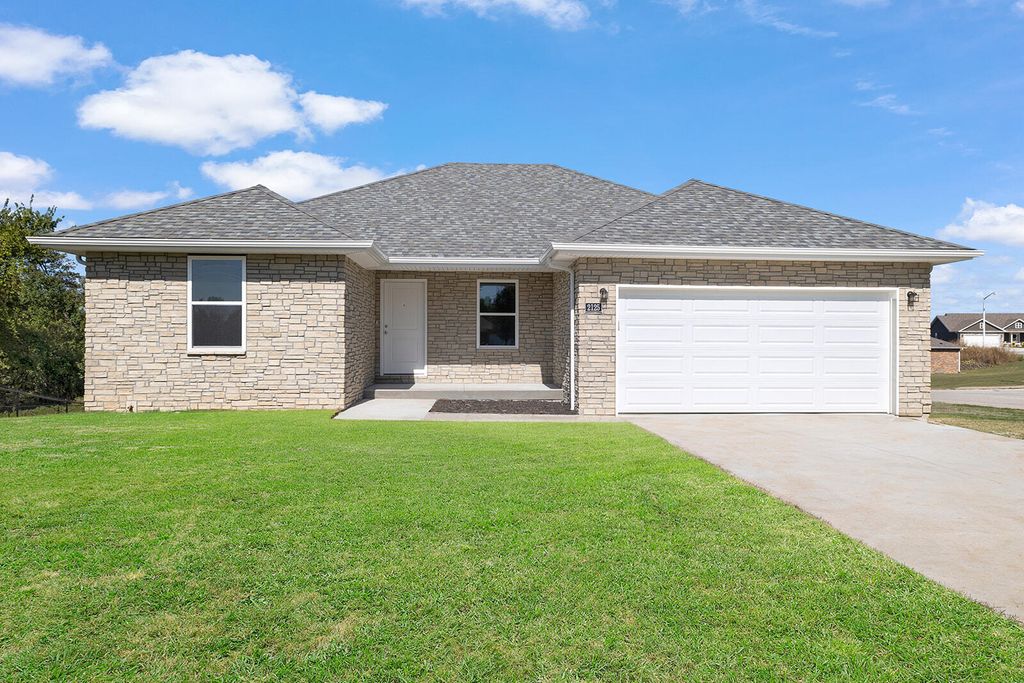 2125 South Mesa Drive, Bolivar, MO 65613