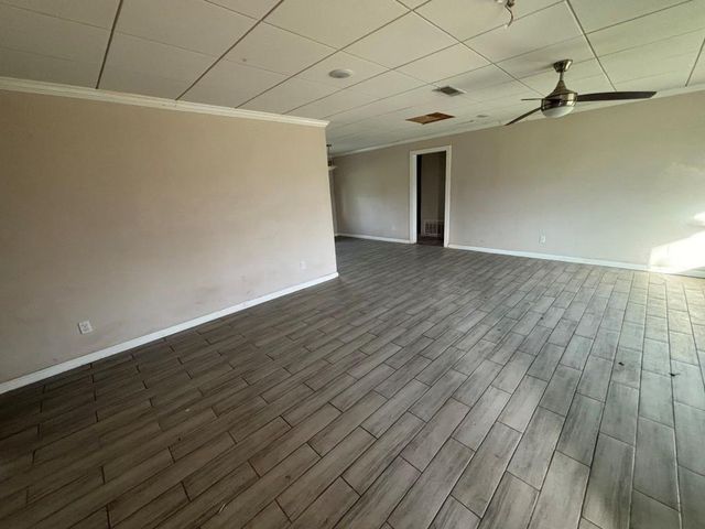 1008 W Pietzsch ST, Bartlett, TX 76511