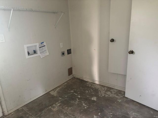 1008 W Pietzsch ST, Bartlett, TX 76511