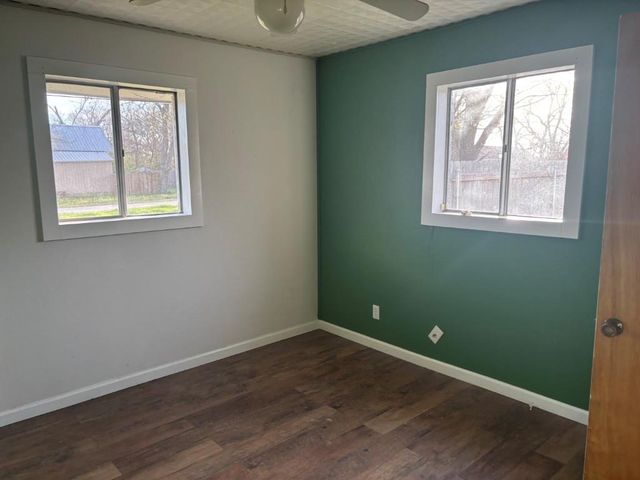 1008 W Pietzsch ST, Bartlett, TX 76511