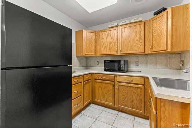 30401 Utica Road, Roseville, MI 48066