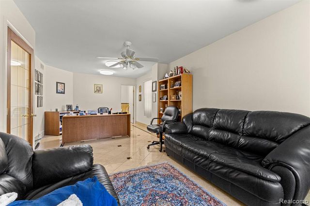 30401 Utica Road, Roseville, MI 48066