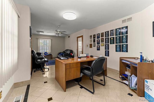 30401 Utica Road, Roseville, MI 48066