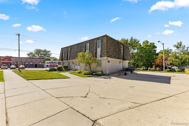 30401 Utica Road, Roseville, MI 48066