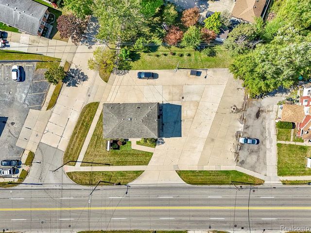 30401 Utica Road, Roseville, MI 48066