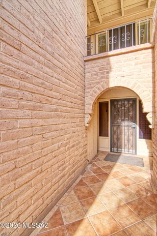 6490 N Val Dosta Drive, Tucson, AZ 85718