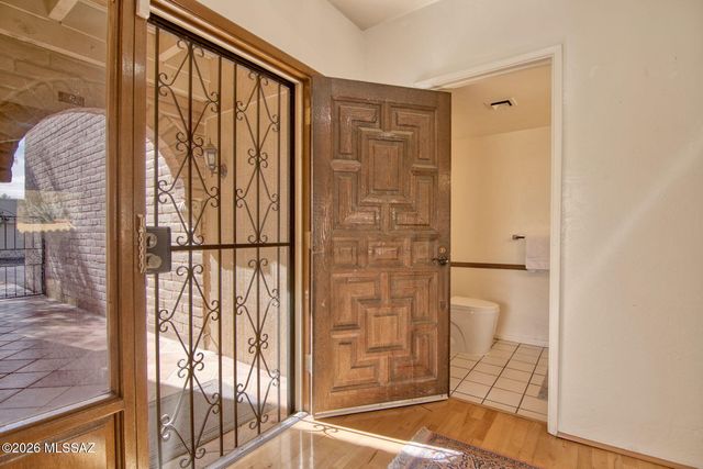 6490 N Val Dosta Drive, Tucson, AZ 85718