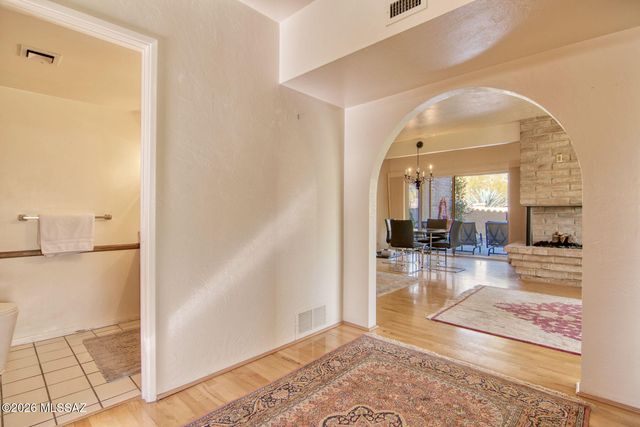 6490 N Val Dosta Drive, Tucson, AZ 85718