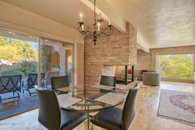 6490 N Val Dosta Drive, Tucson, AZ 85718