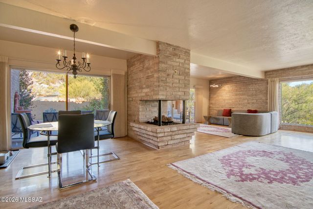 6490 N Val Dosta Drive, Tucson, AZ 85718