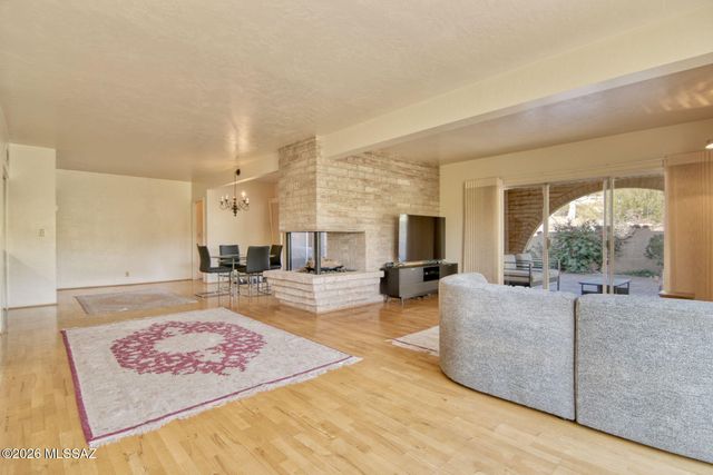 6490 N Val Dosta Drive, Tucson, AZ 85718