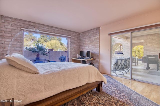 6490 N Val Dosta Drive, Tucson, AZ 85718