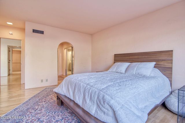 6490 N Val Dosta Drive, Tucson, AZ 85718